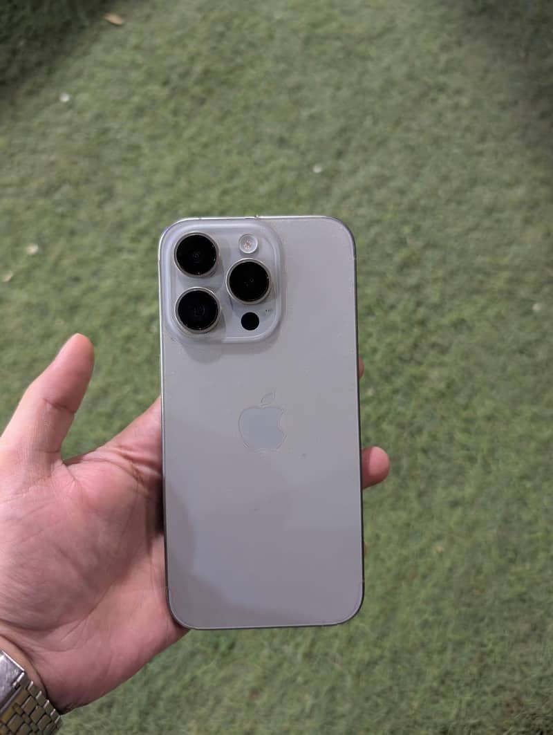 Apple iPhone 15 Pro 3