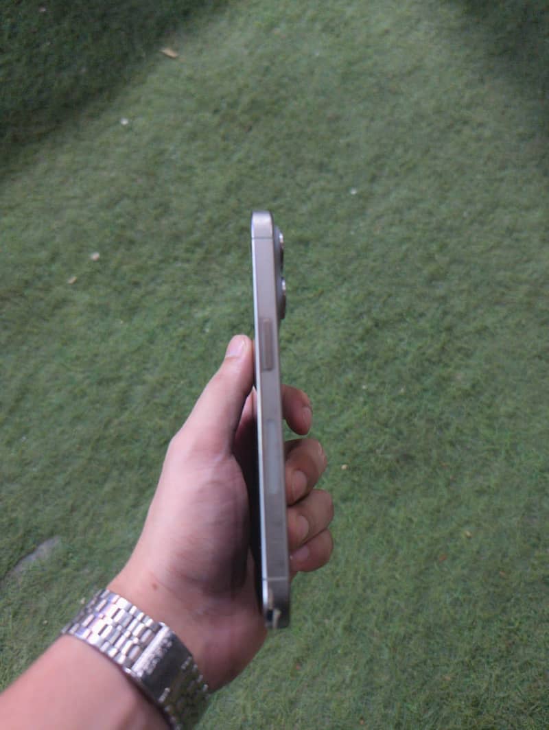 Apple iPhone 15 Pro 6
