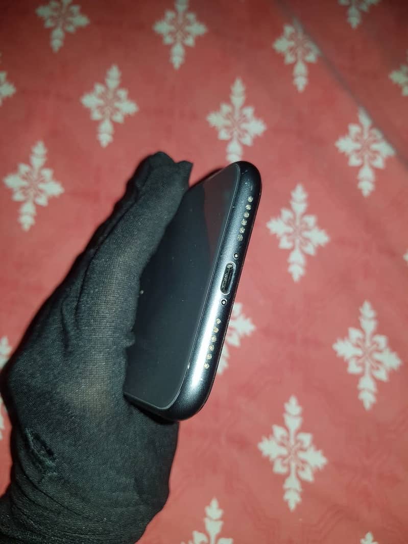Apple iPhone 11 0
