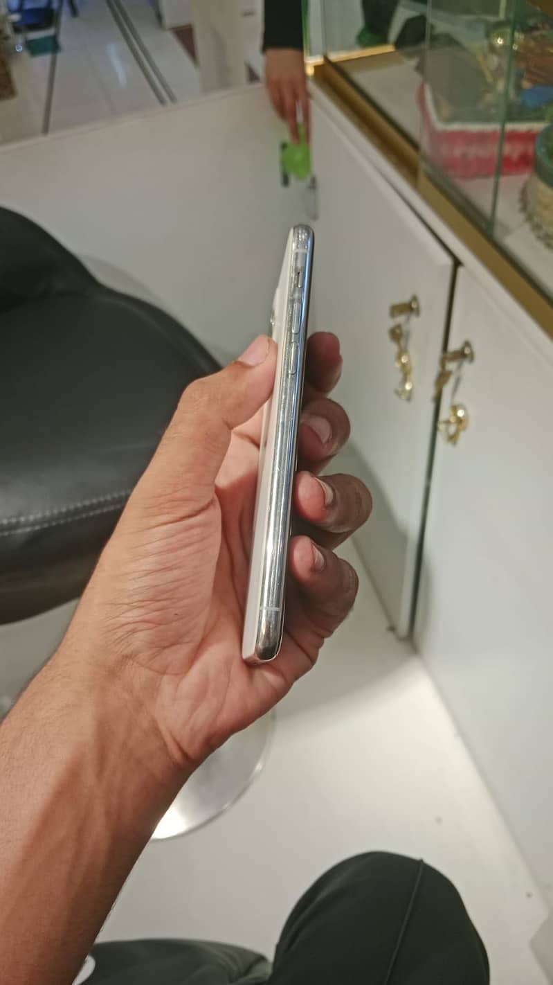 Apple iPhone 11 Pro 1
