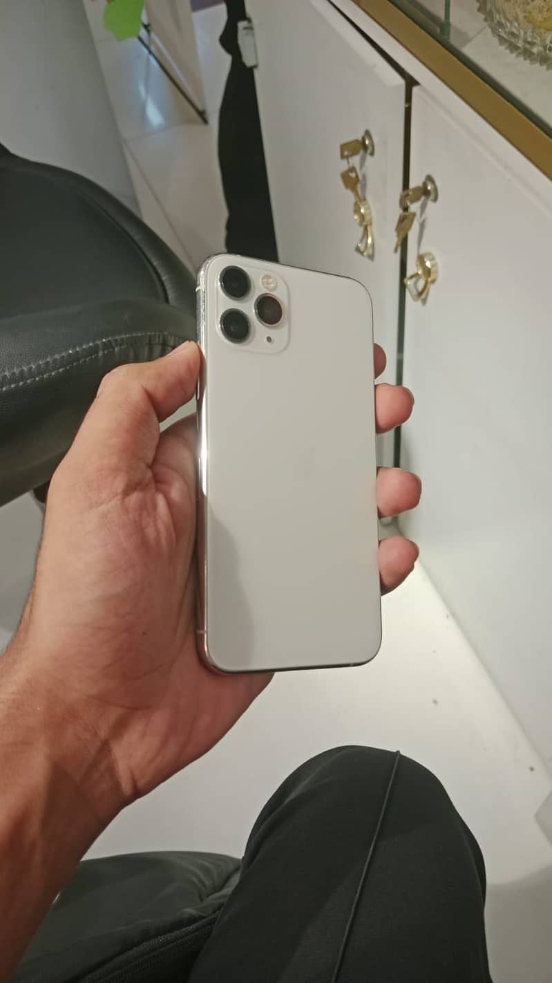 Apple iPhone 11 Pro 4