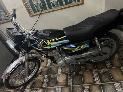 Honda 125 black edition