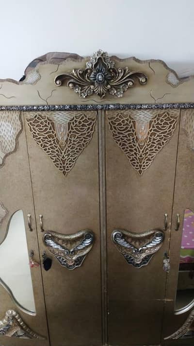 4 door cupboard
