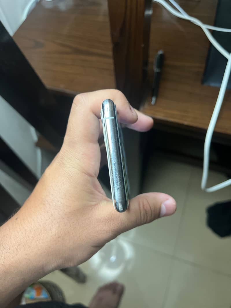 Apple iPhone 11 Pro 2