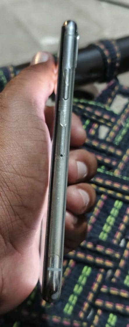 Apple iPhone X 4