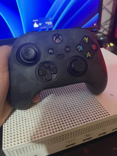 Xbox one s 512gb with Controller