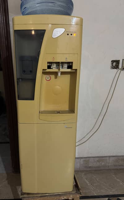 Tcl Water dispenser
