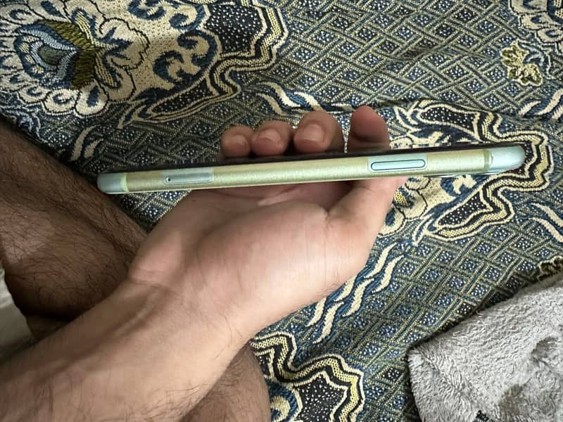 Apple iPhone 11 4