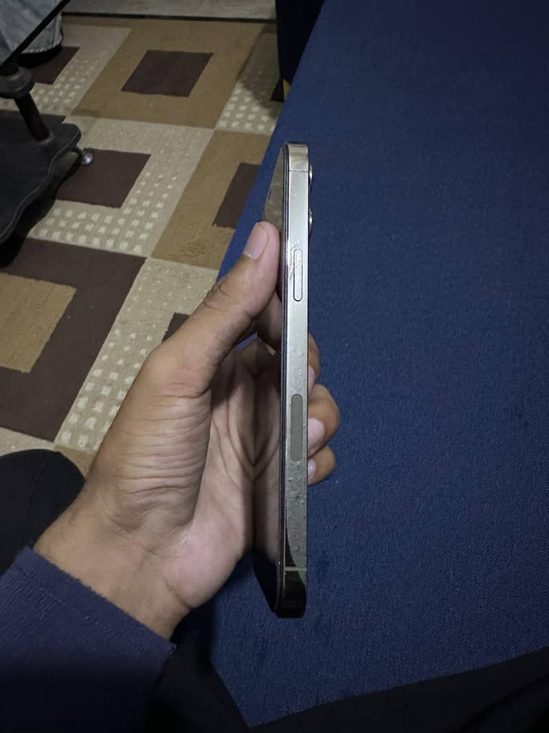 IPhone 12 pro max 4