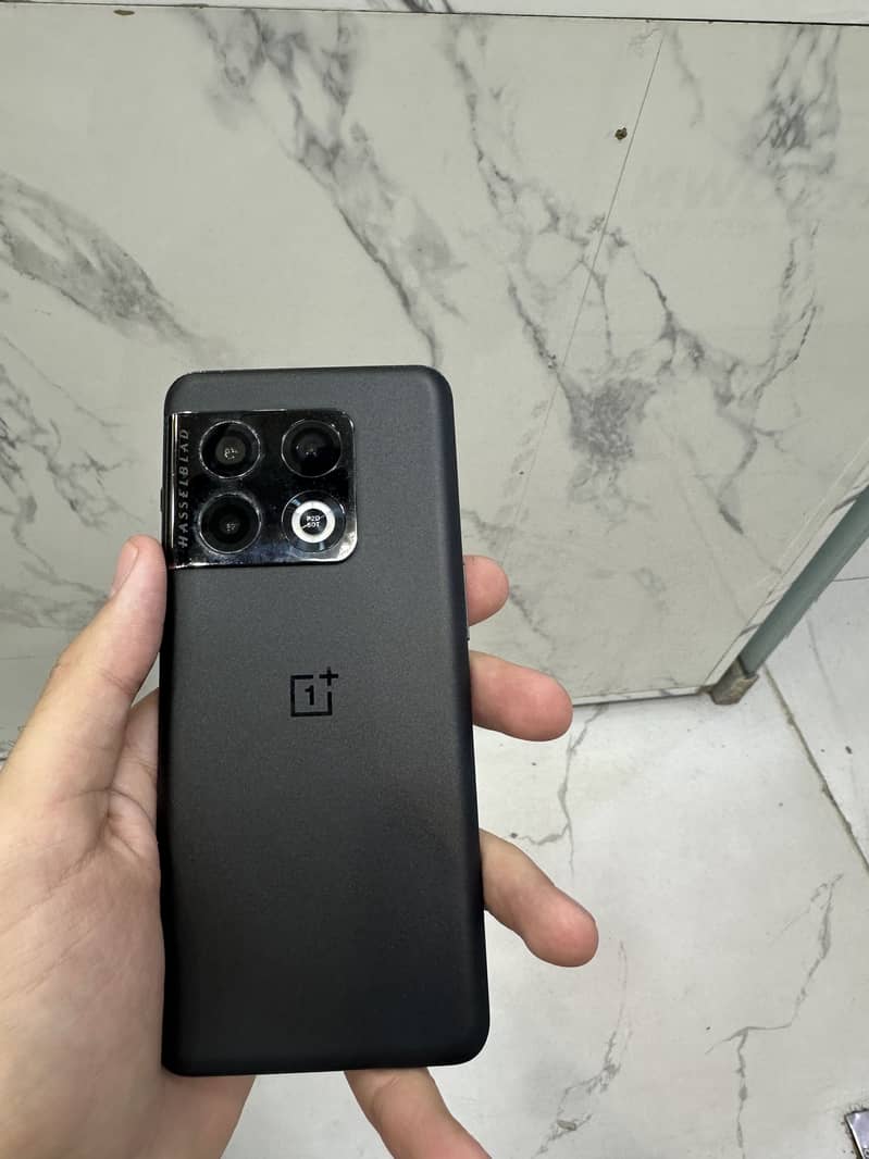 One Plus 10 Pro 4