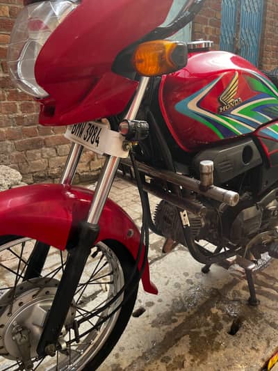 Honda proider 100cc . 0/3/0/7/7/2/0/4/5/6/8