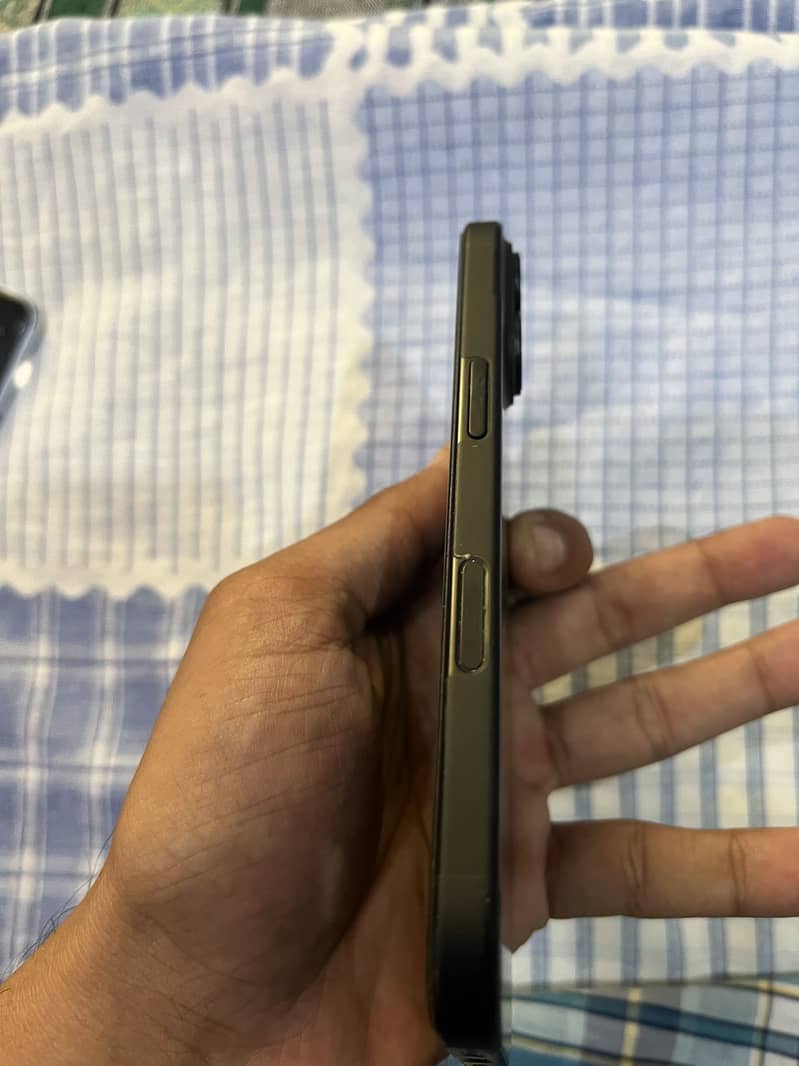 Apple iPhone 16 1