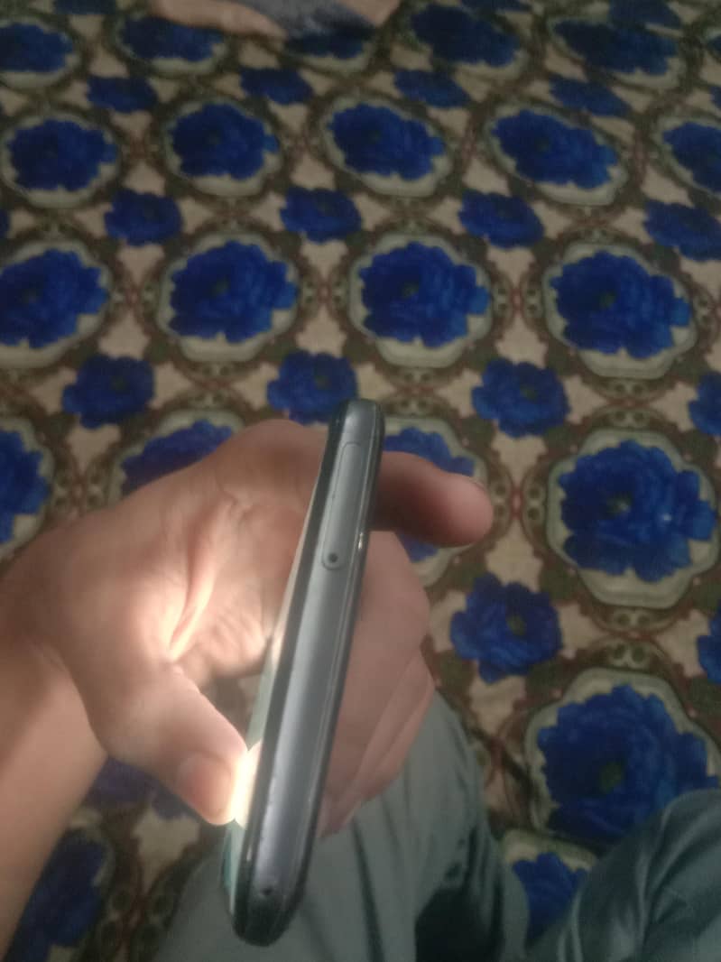 Sharp Aquos Zero 2 3