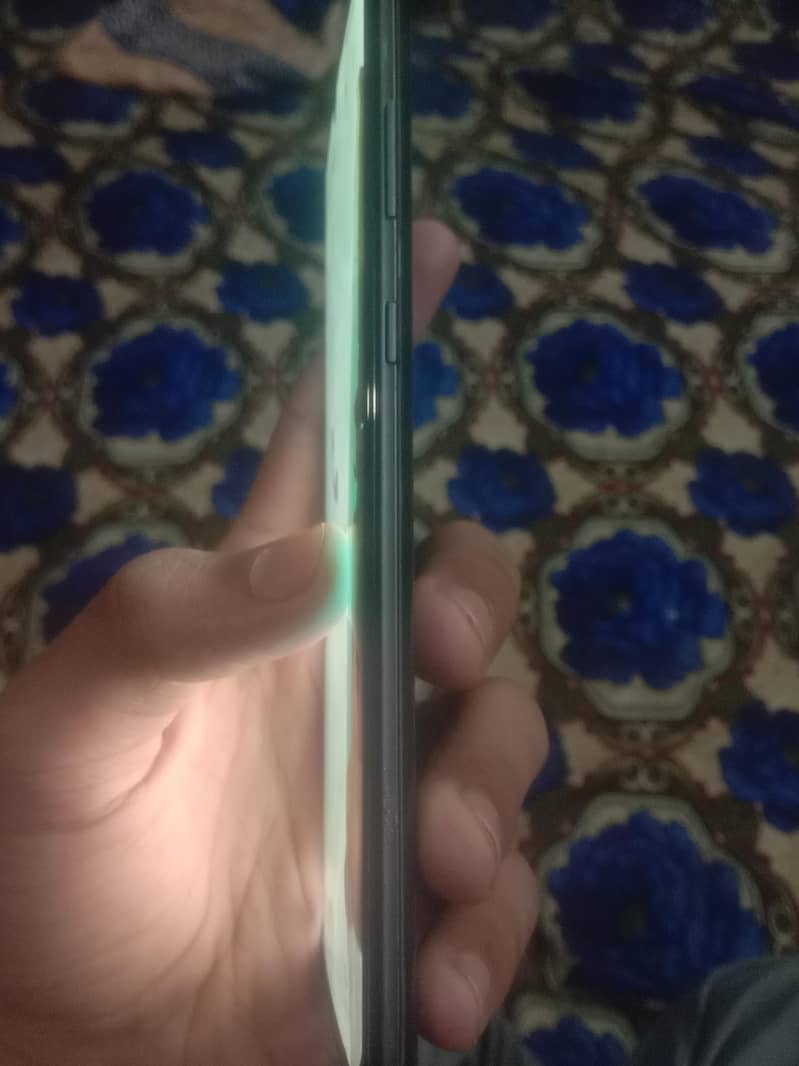 Sharp Aquos Zero 2 4