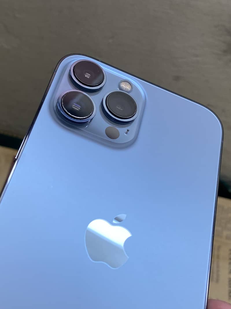 Apple iPhone 13 Pro Max 2