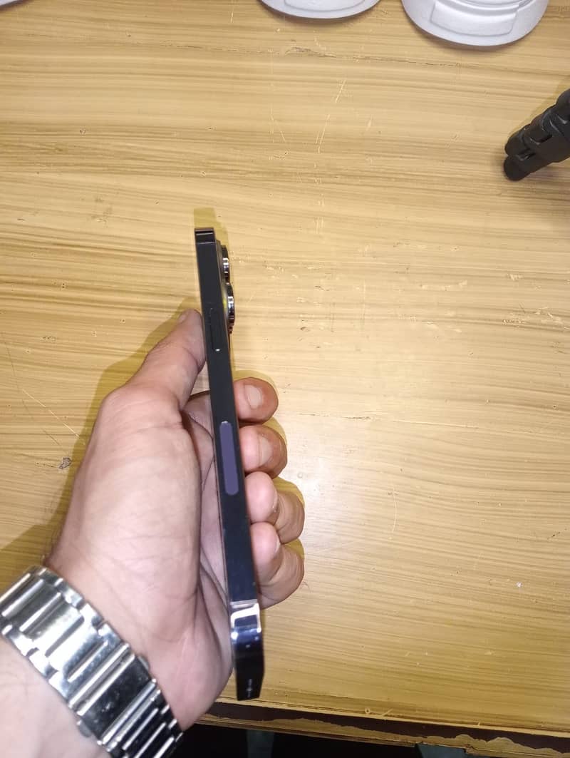 Apple iPhone 14 Pro Max 9