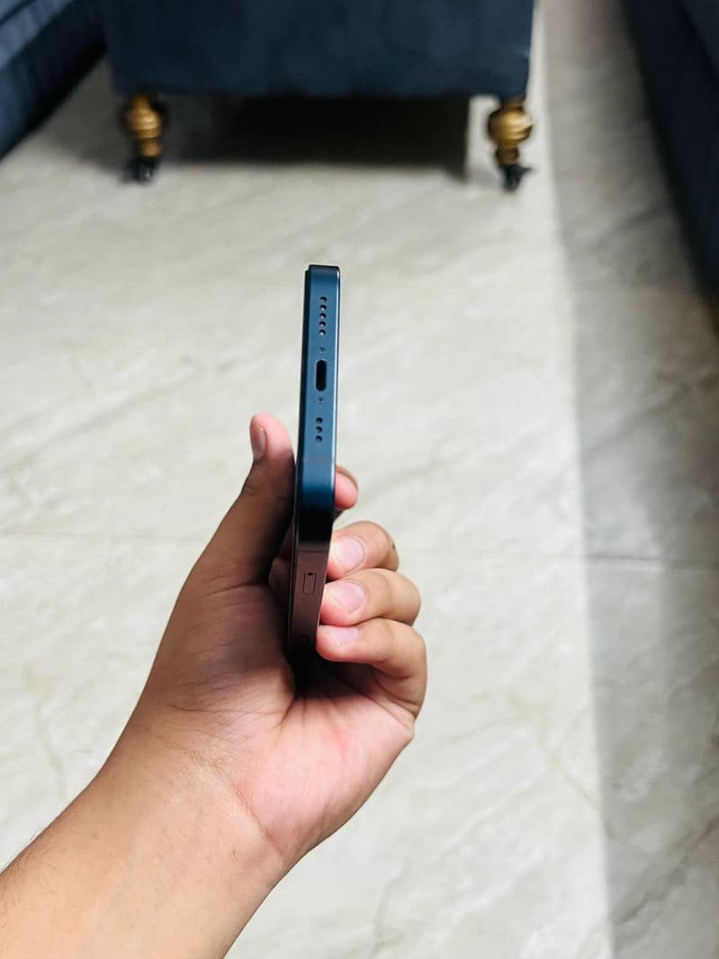 Apple iPhone 13 5