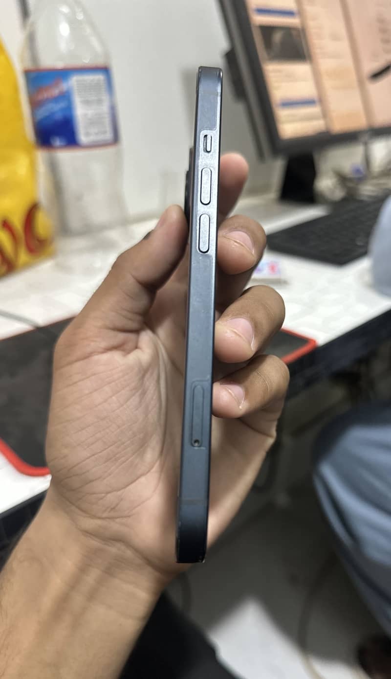 Apple iPhone 13 4