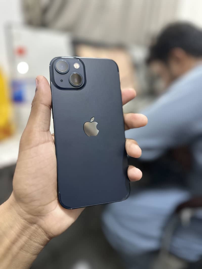 Apple iPhone 13 0