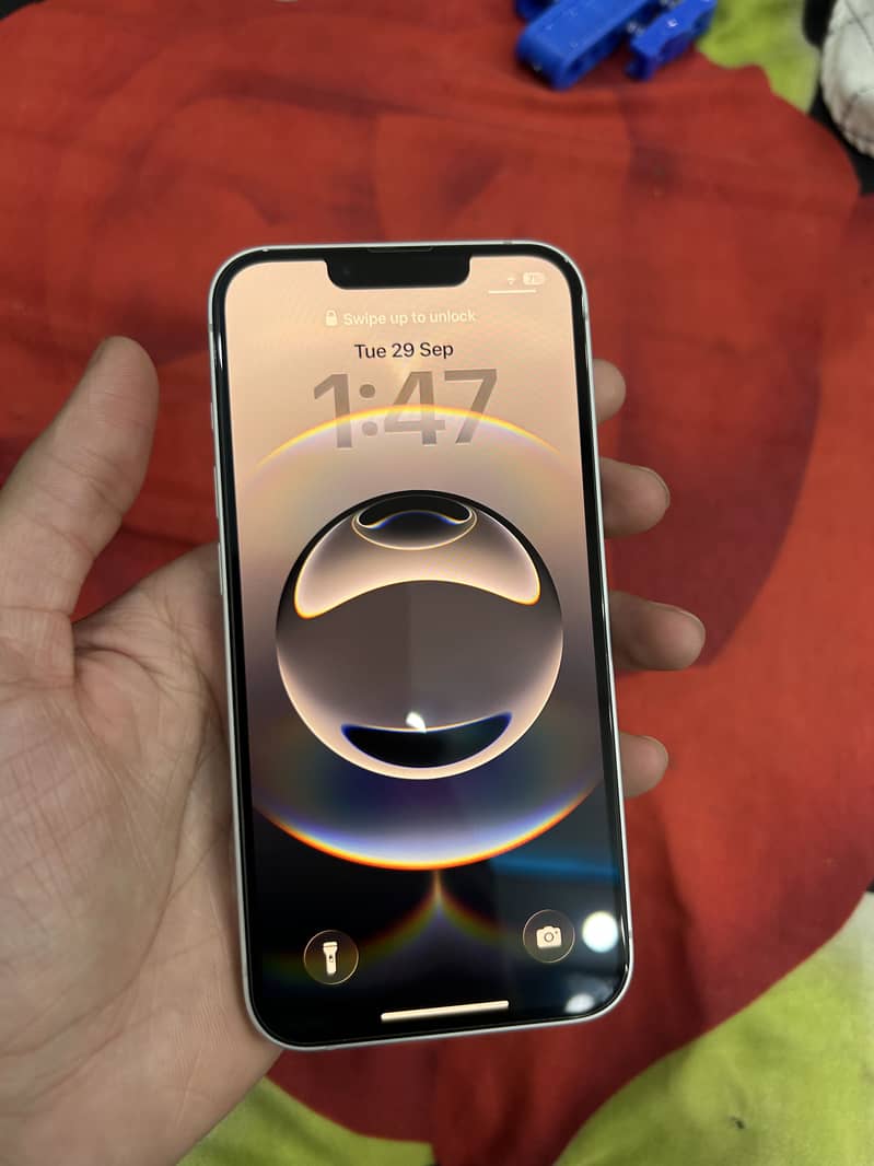 Apple iPhone 16e 2