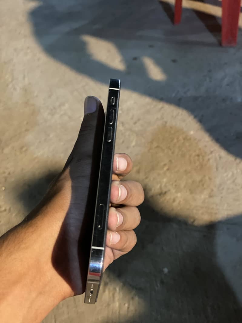 Apple iPhone 12 Pro 3
