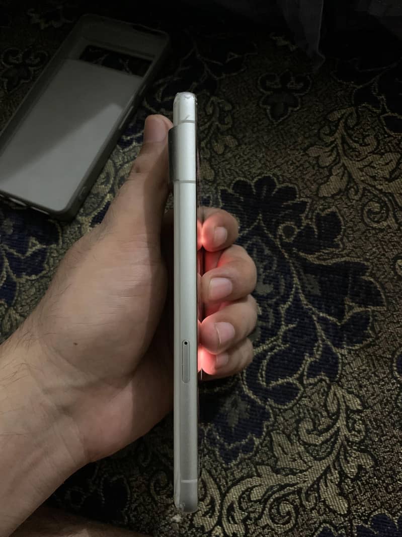 Google Pixel 7 4