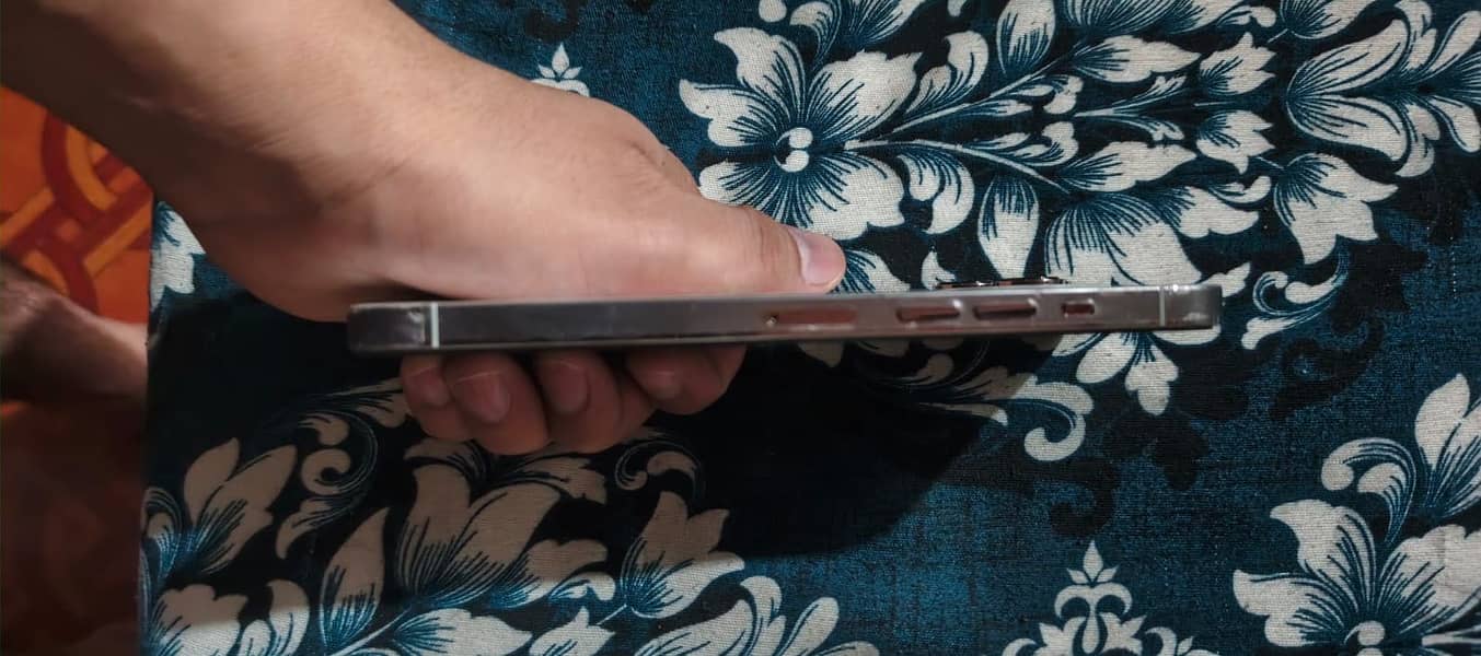 Apple iPhone 13 Pro Max 0