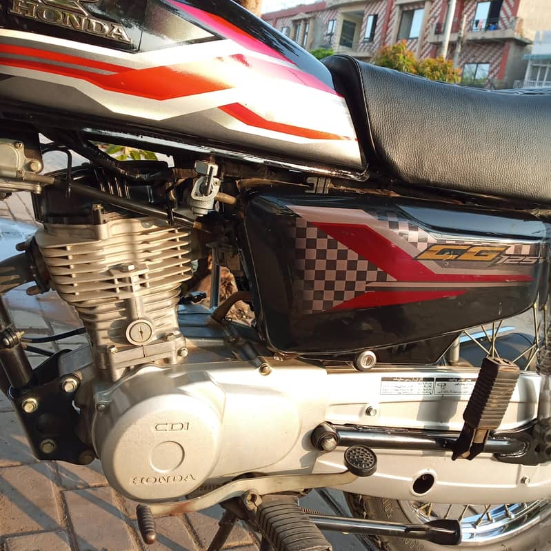 24 model black 1