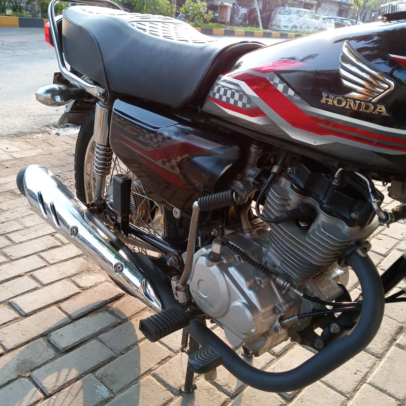 24 model black 4