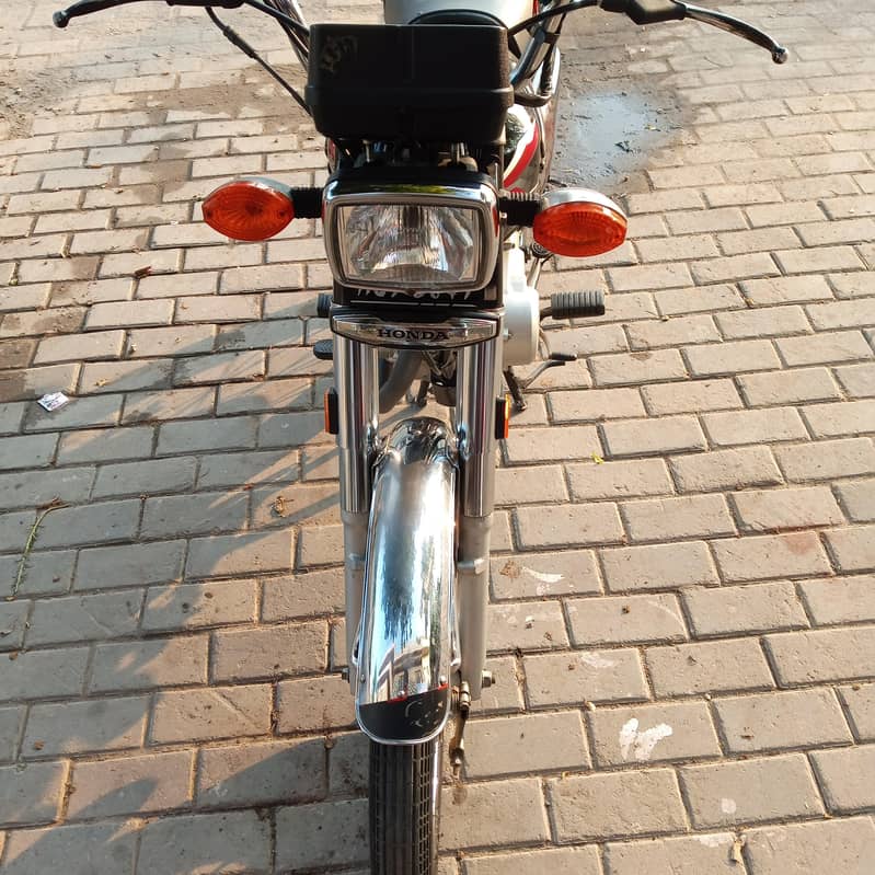 24 model black 6