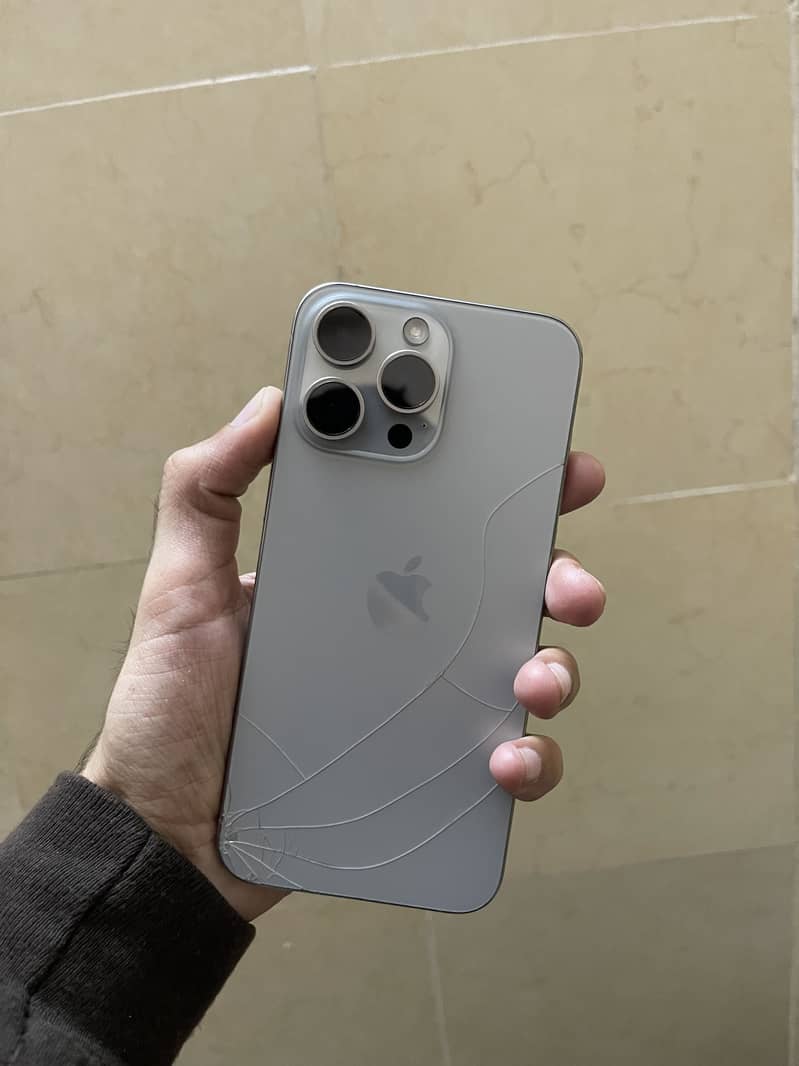 Apple iPhone 15 Pro Max 0
