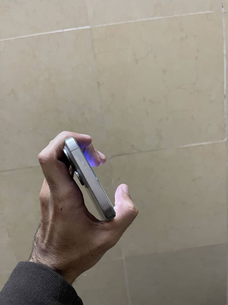 Apple iPhone 15 Pro Max 3