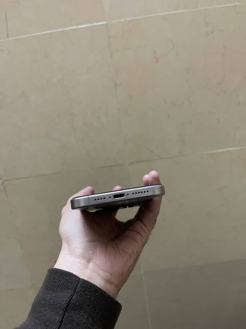 Apple iPhone 15 Pro Max 5