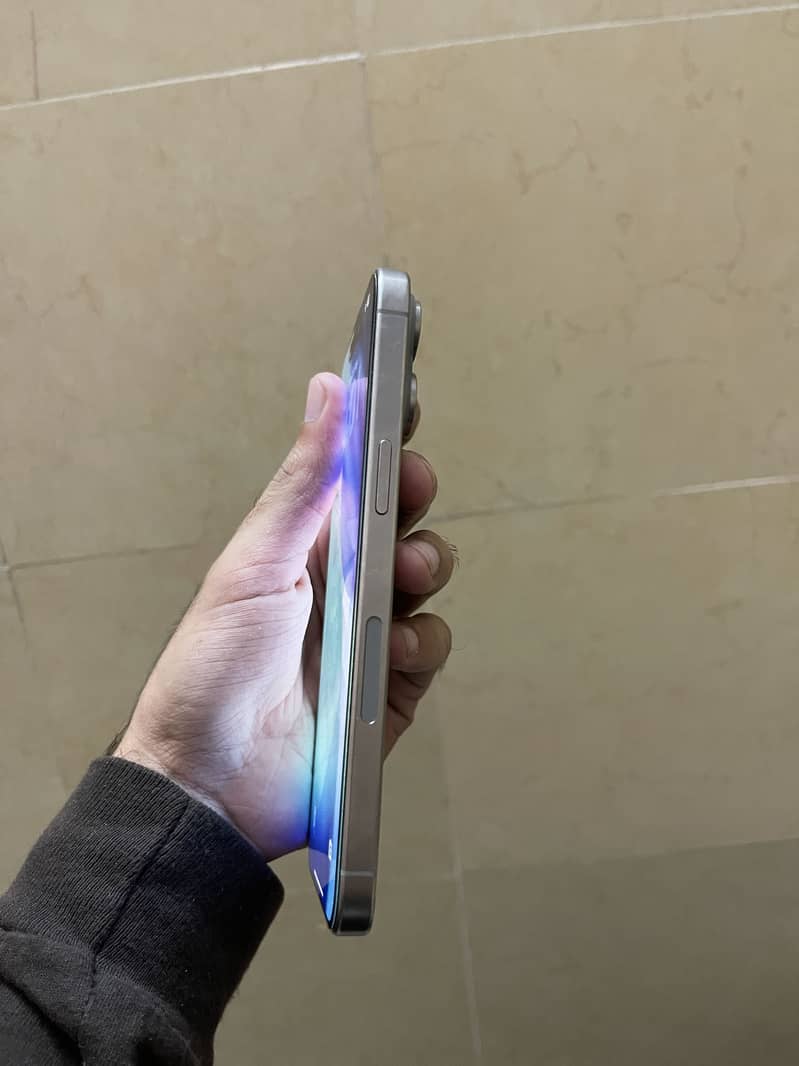 Apple iPhone 15 Pro Max 6