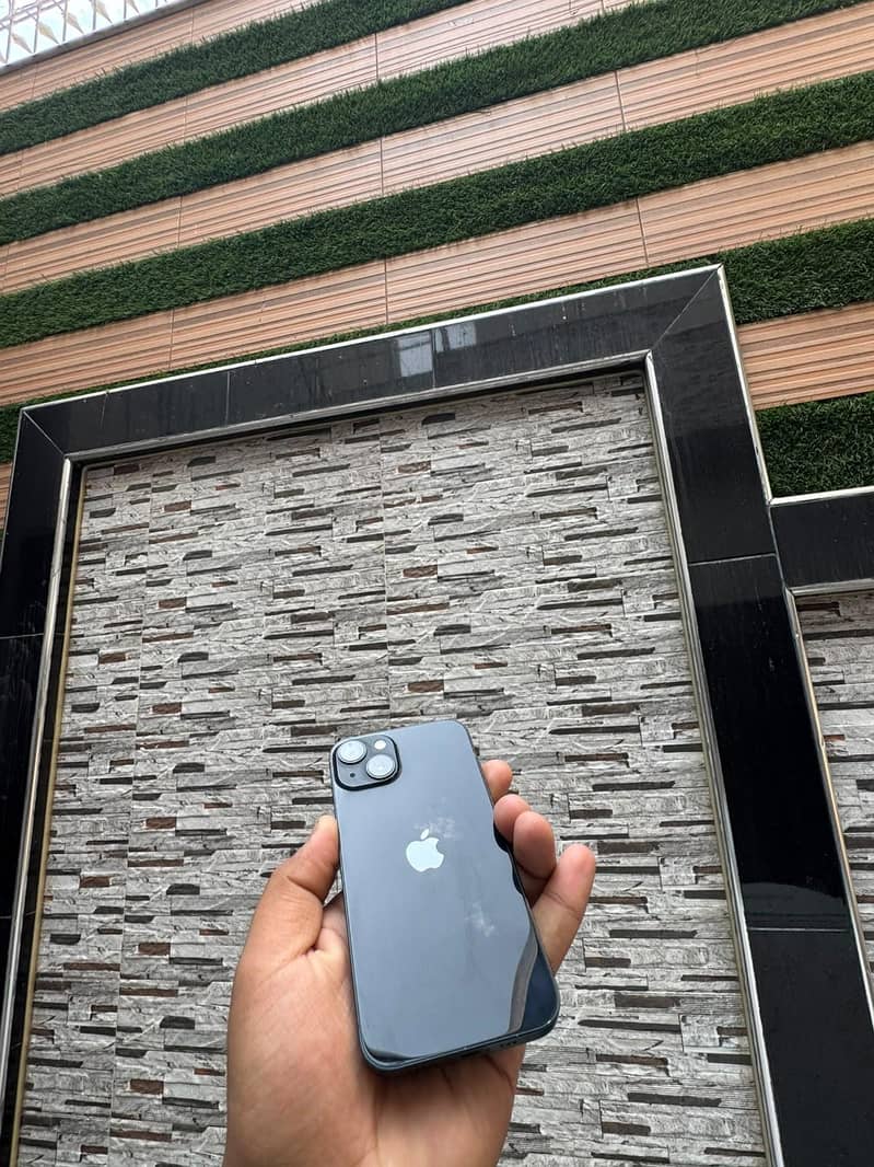 Apple iPhone 13 1