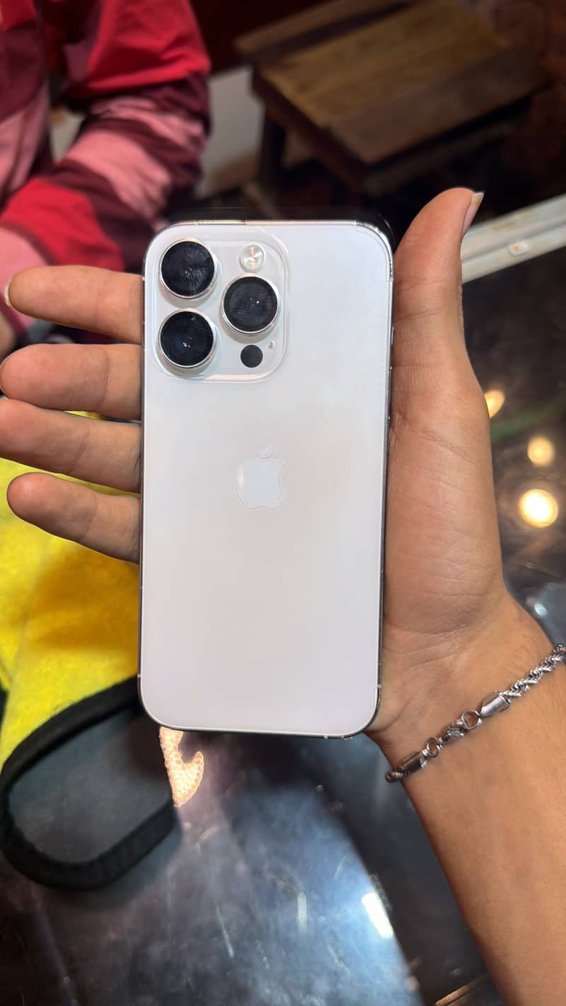 Apple iPhone 14 Pro 1