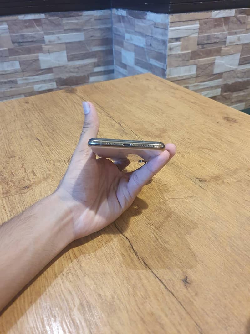 Apple iPhone XS 1