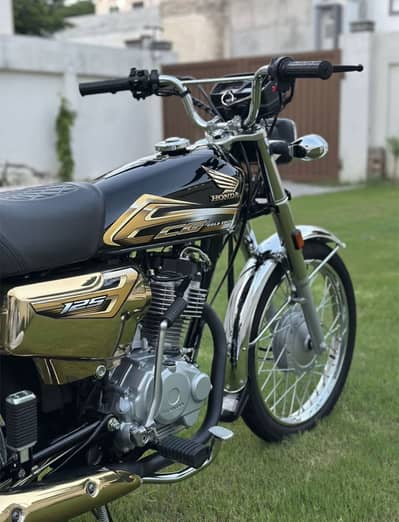Honda 125 Gold Edition Black Color Just 22 Hundred Driven