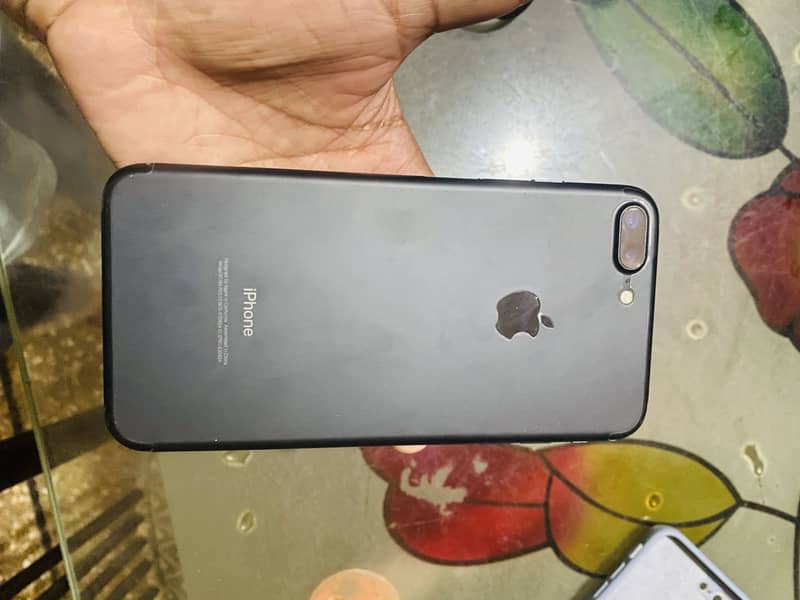 Apple iPhone 7 Plus 1