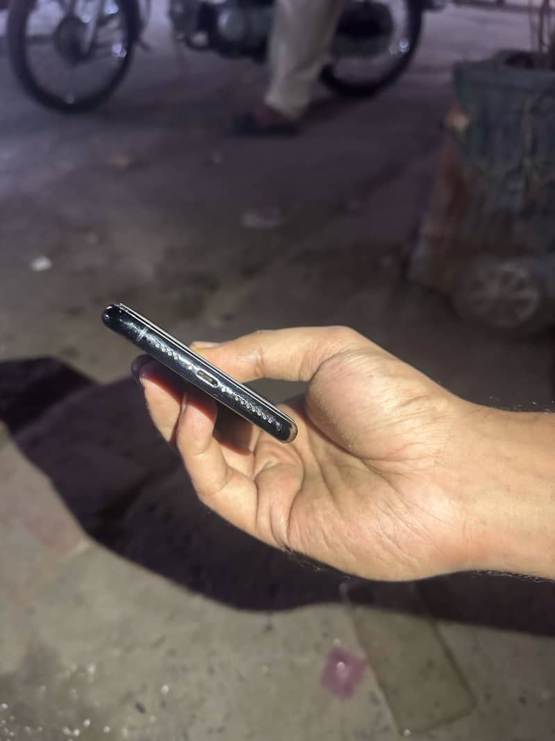 Apple iPhone 11 Pro Max 4