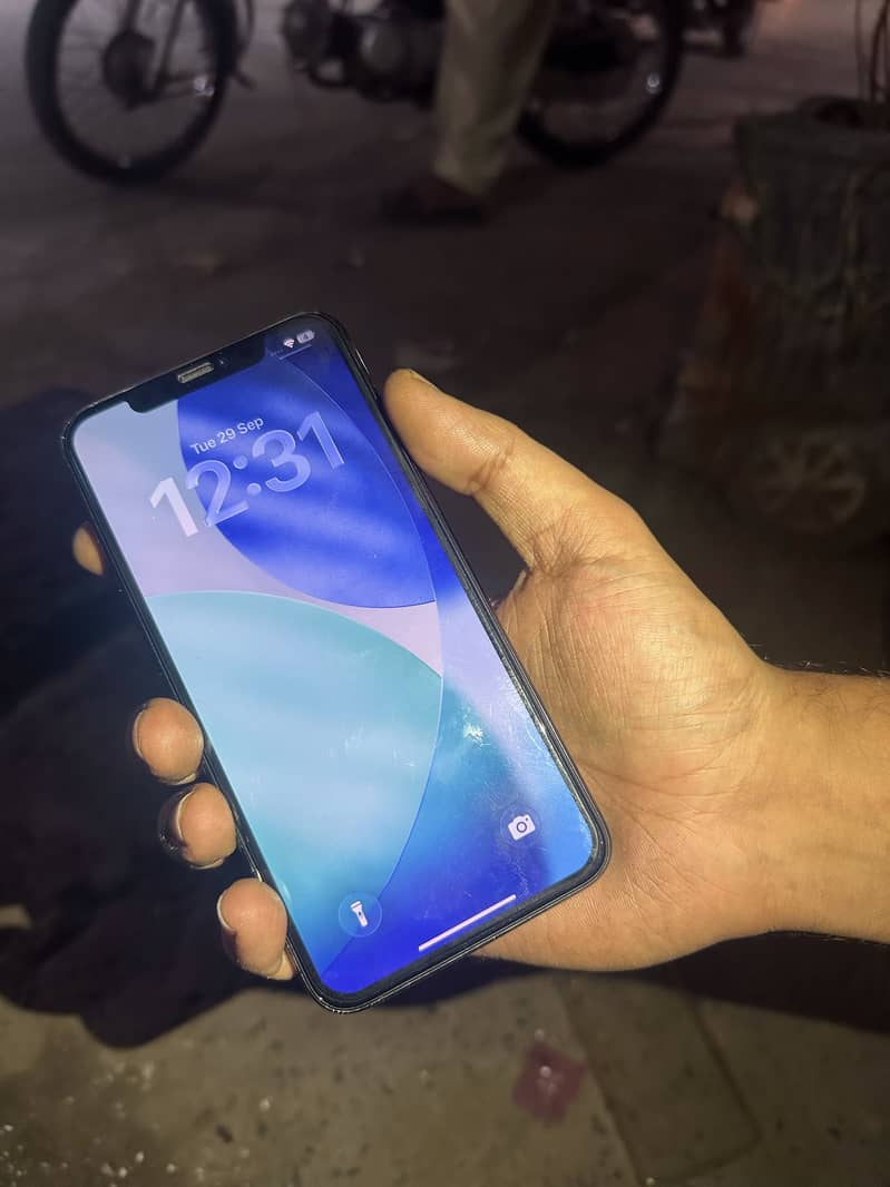 Apple iPhone 11 Pro Max 6