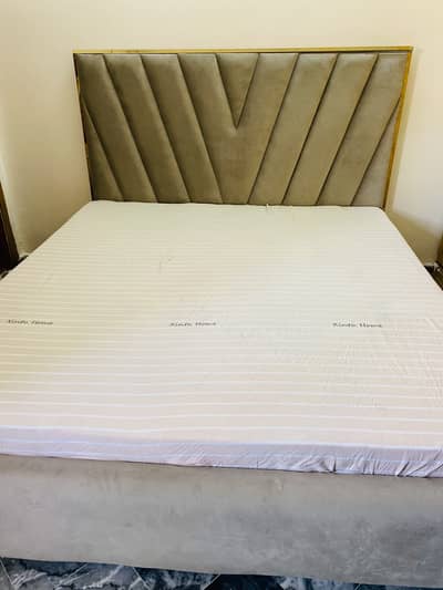 King size bed set with side tables and dressser