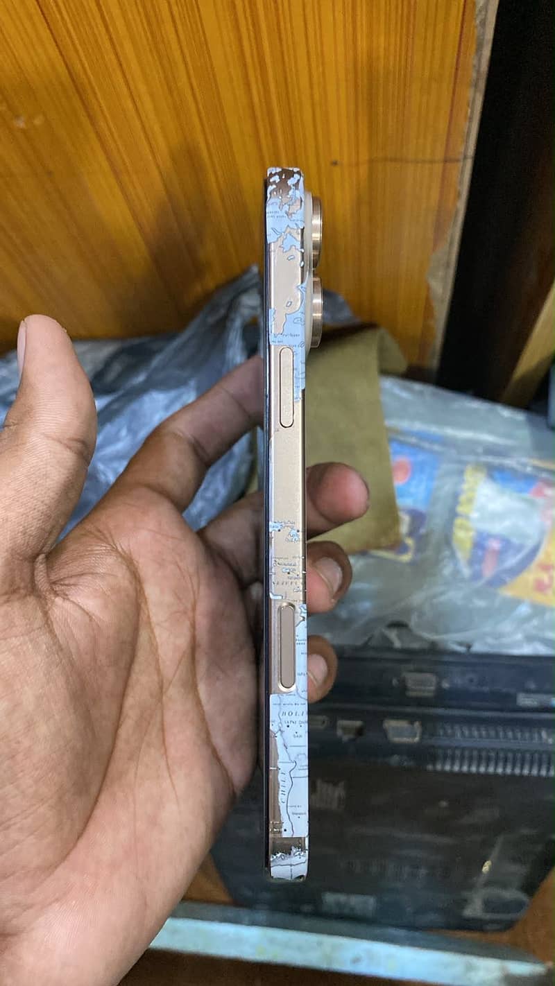 Apple iPhone 16 Pro Max 3