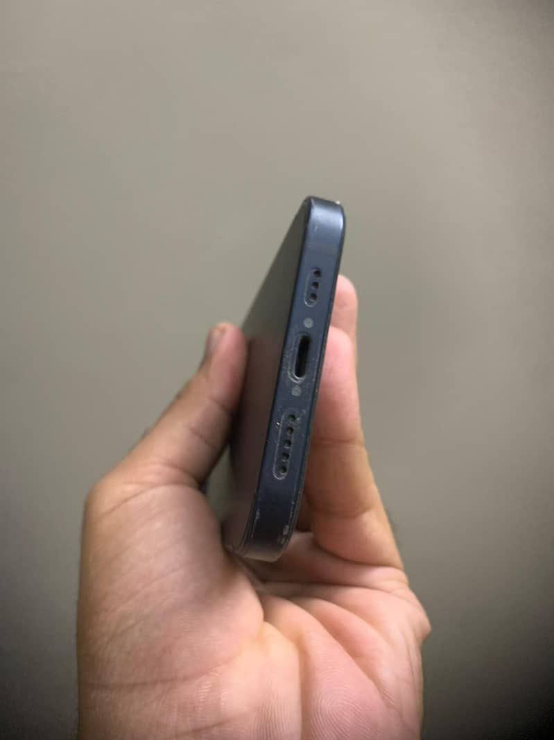 Apple iPhone 12 4
