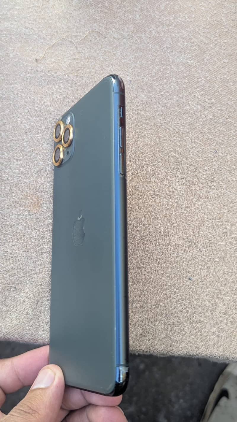 Apple iPhone 11 Pro Max 2