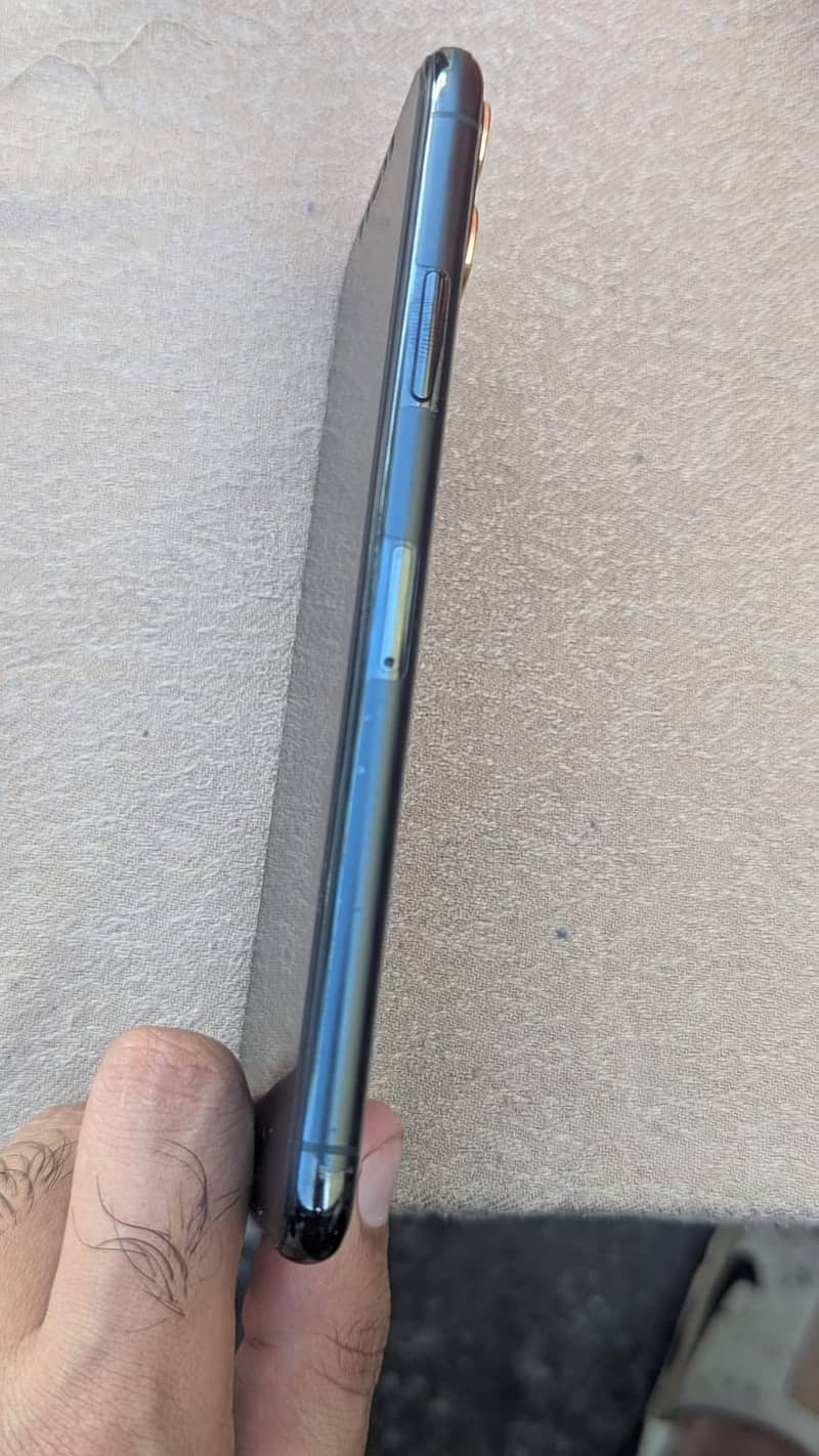 Apple iPhone 11 Pro Max 3