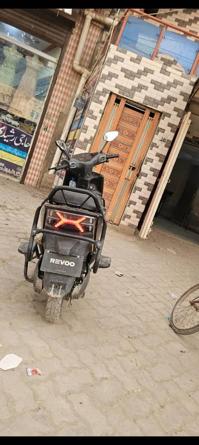 revo c32 young