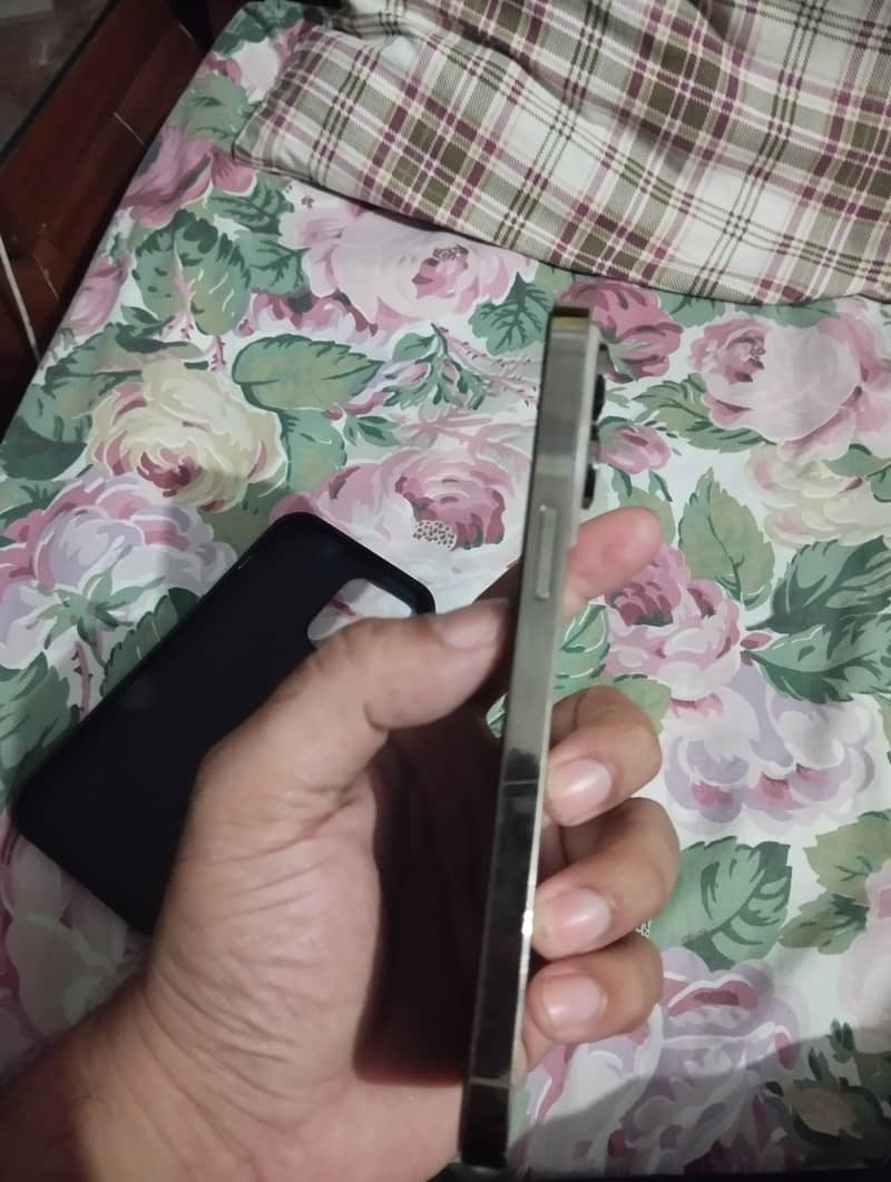 Apple iPhone 14 Pro Max 6
