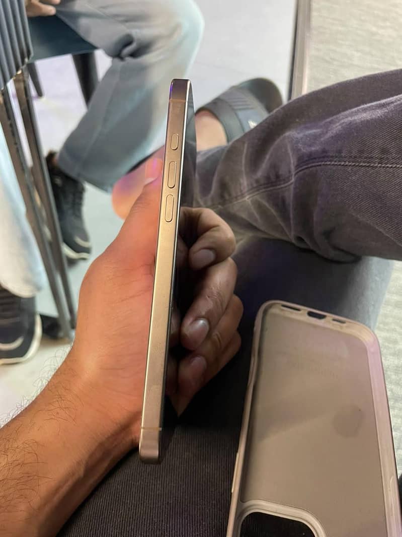 Apple iPhone 16 Pro Max 1