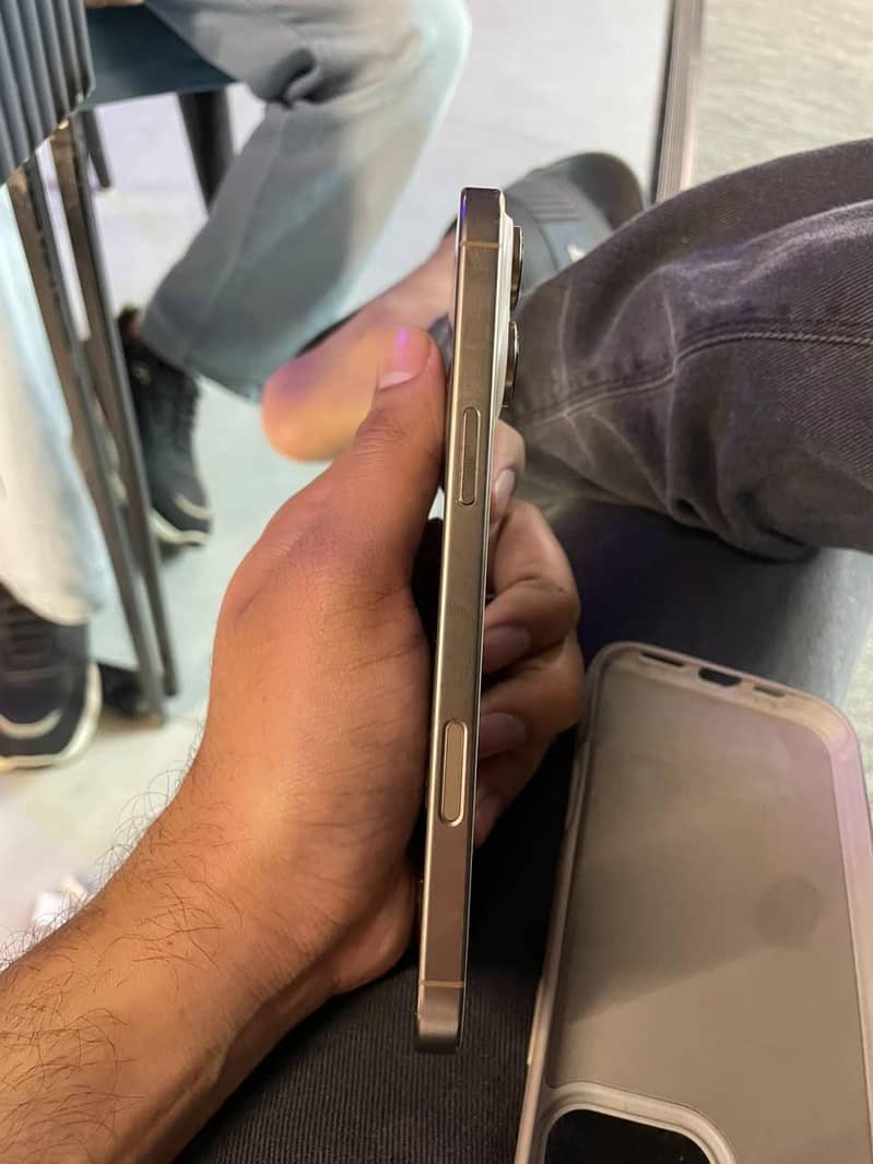 Apple iPhone 16 Pro Max 3
